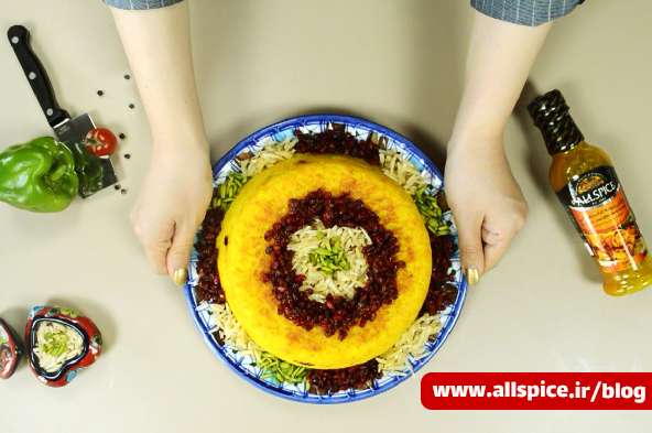 ته چین زعفرانی تهیه شده با چاشنی زعفرانی آلس پایس