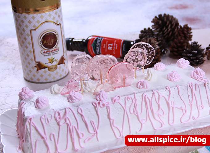 کیک وانیلی تهیه شده با طعم وانیل پودری آلس پایس