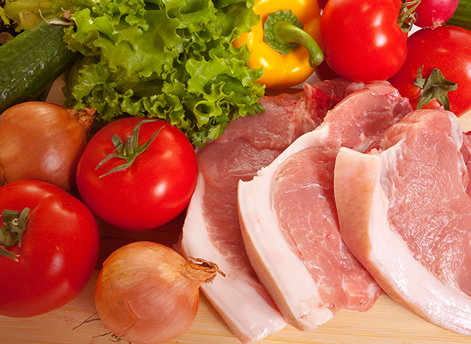 خوراک گوشت و سبزیجات یک غذای کامل و سالم