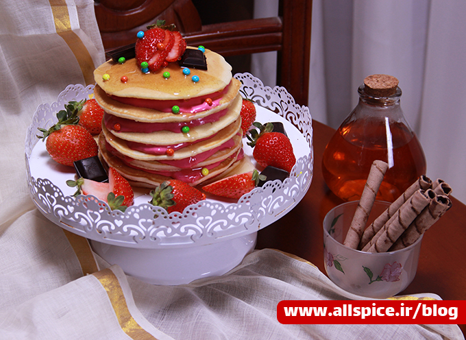 پنکیک میوهای تهیه شده با طعم توت فرنگی آلس پایس