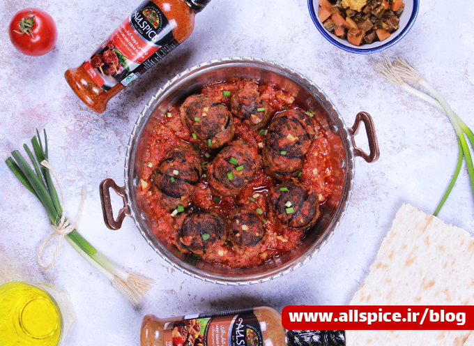 خوراک گوشت و بادمجان تهیه شده با چاشنیهای آلس پایس